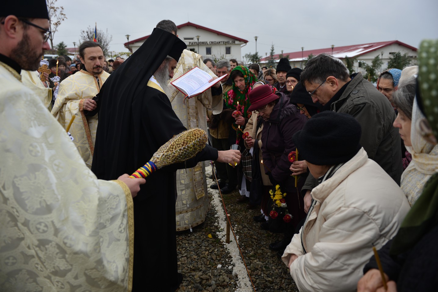 Sfințire de loc de biserică în Bucium-Iași: IPS Mitropolit Teofan a pus piatra de temelie