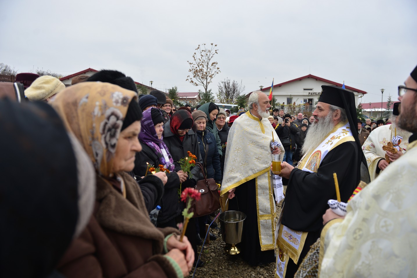 Sfințire de loc de biserică în Bucium-Iași: IPS Mitropolit Teofan a pus piatra de temelie