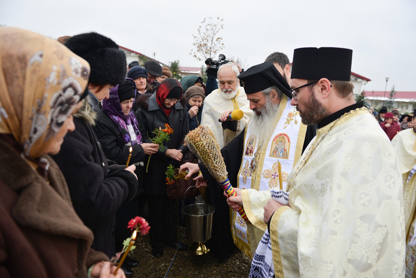 Sfințire de loc de biserică în Bucium-Iași: IPS Mitropolit Teofan a pus piatra de temelie