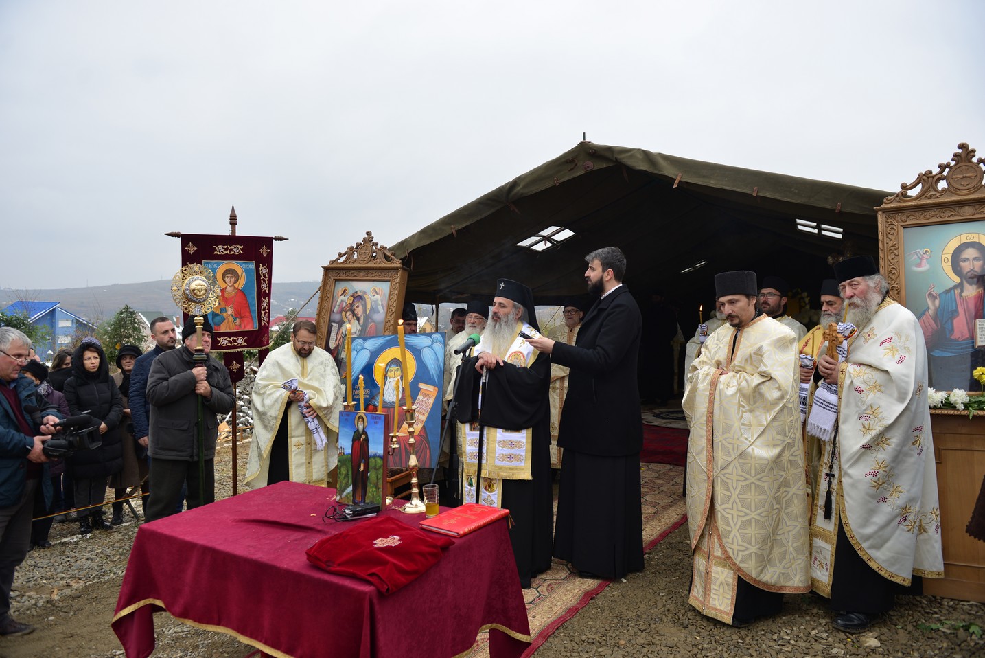 Sfințire de loc de biserică în Bucium-Iași: IPS Mitropolit Teofan a pus piatra de temelie