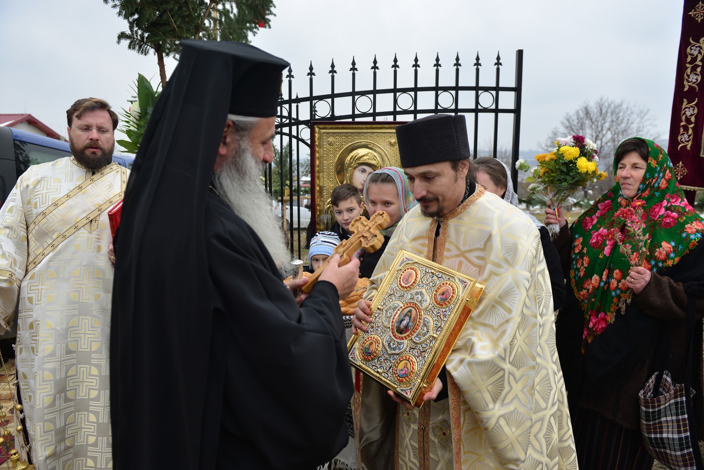 Sfințire de loc de biserică în Bucium-Iași: IPS Mitropolit Teofan a pus piatra de temelie