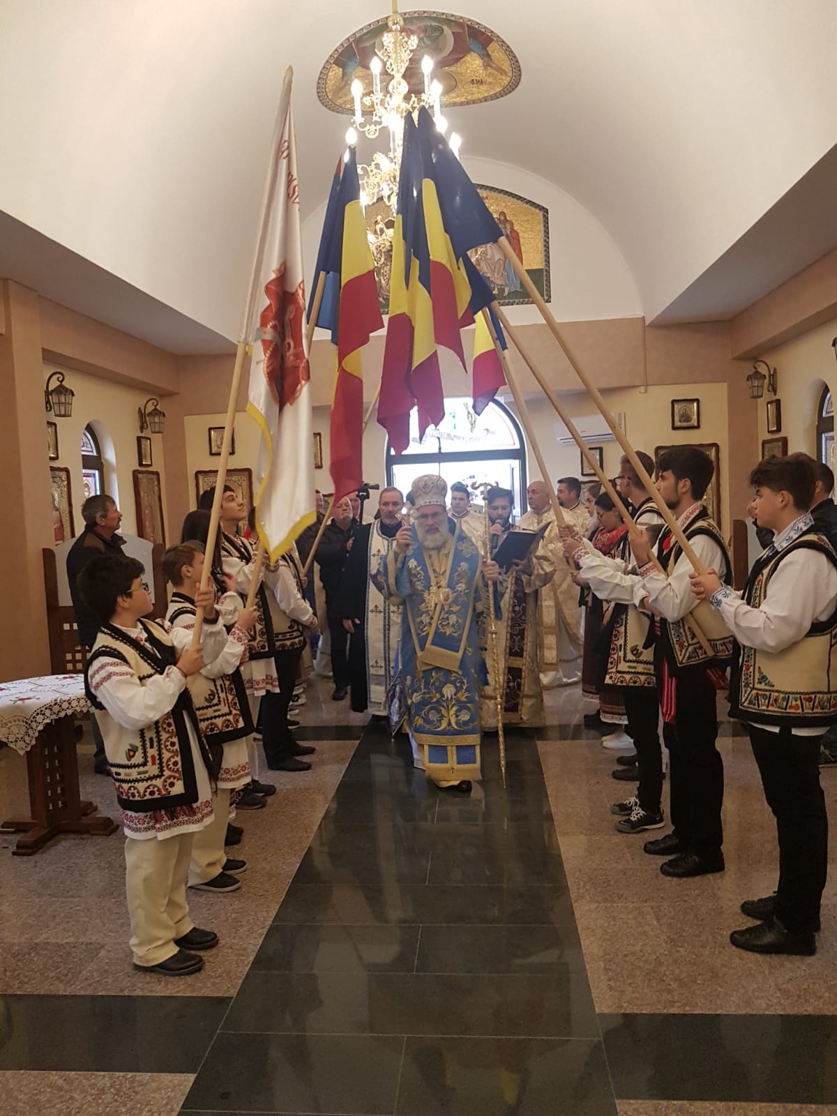 Slujbe arhiereşti la Oneşti şi Huşi