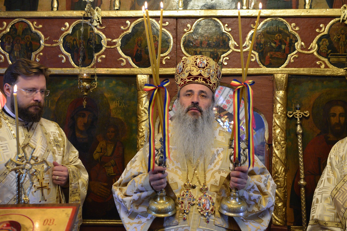 Liturghie arhierească şi sfinţire de casă socială la Parohia Rotărie: „Atunci când ne îmbogățim în Dumnezeu avem de toate”