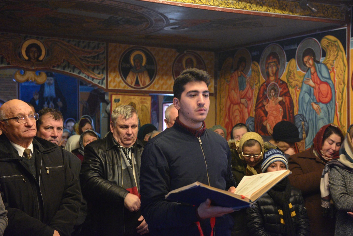 Liturghie arhierească şi sfinţire de casă socială la Parohia Rotărie: „Atunci când ne îmbogățim în Dumnezeu avem de toate”