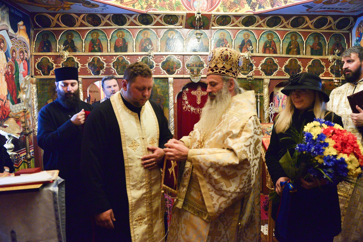 Liturghie arhierească şi sfinţire de casă socială la Parohia Rotărie: „Atunci când ne îmbogățim în Dumnezeu avem de toate”