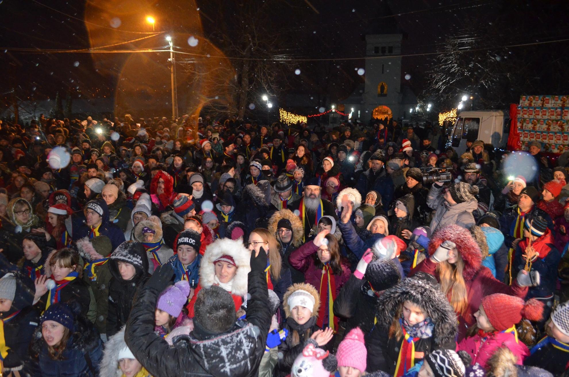 Peste 1400 de copii au primit daruri din partea Episcopiei Hușilor