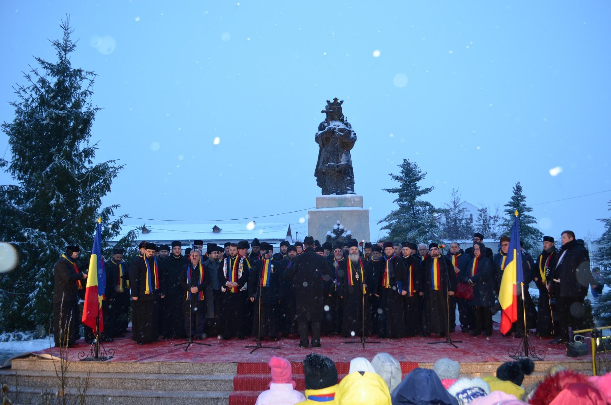 Peste 1400 de copii au primit daruri din partea Episcopiei Hușilor