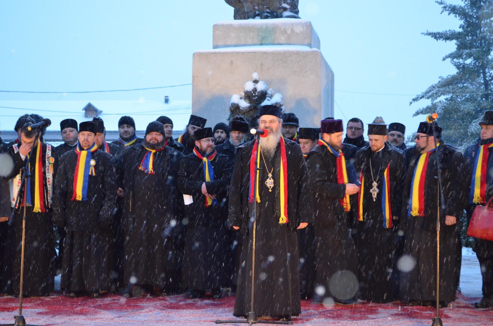 Peste 1400 de copii au primit daruri din partea Episcopiei Hușilor