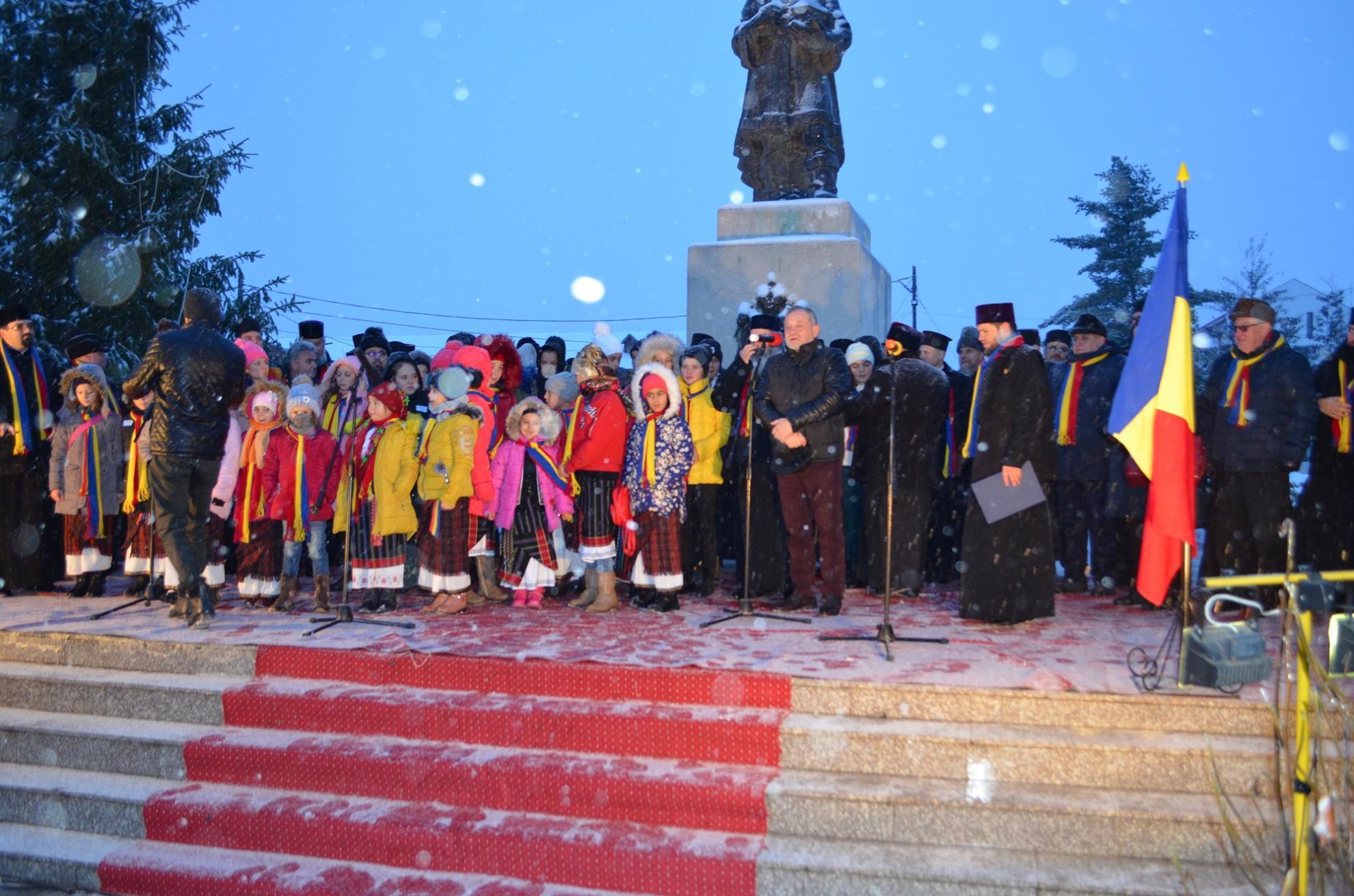 Peste 1400 de copii au primit daruri din partea Episcopiei Hușilor