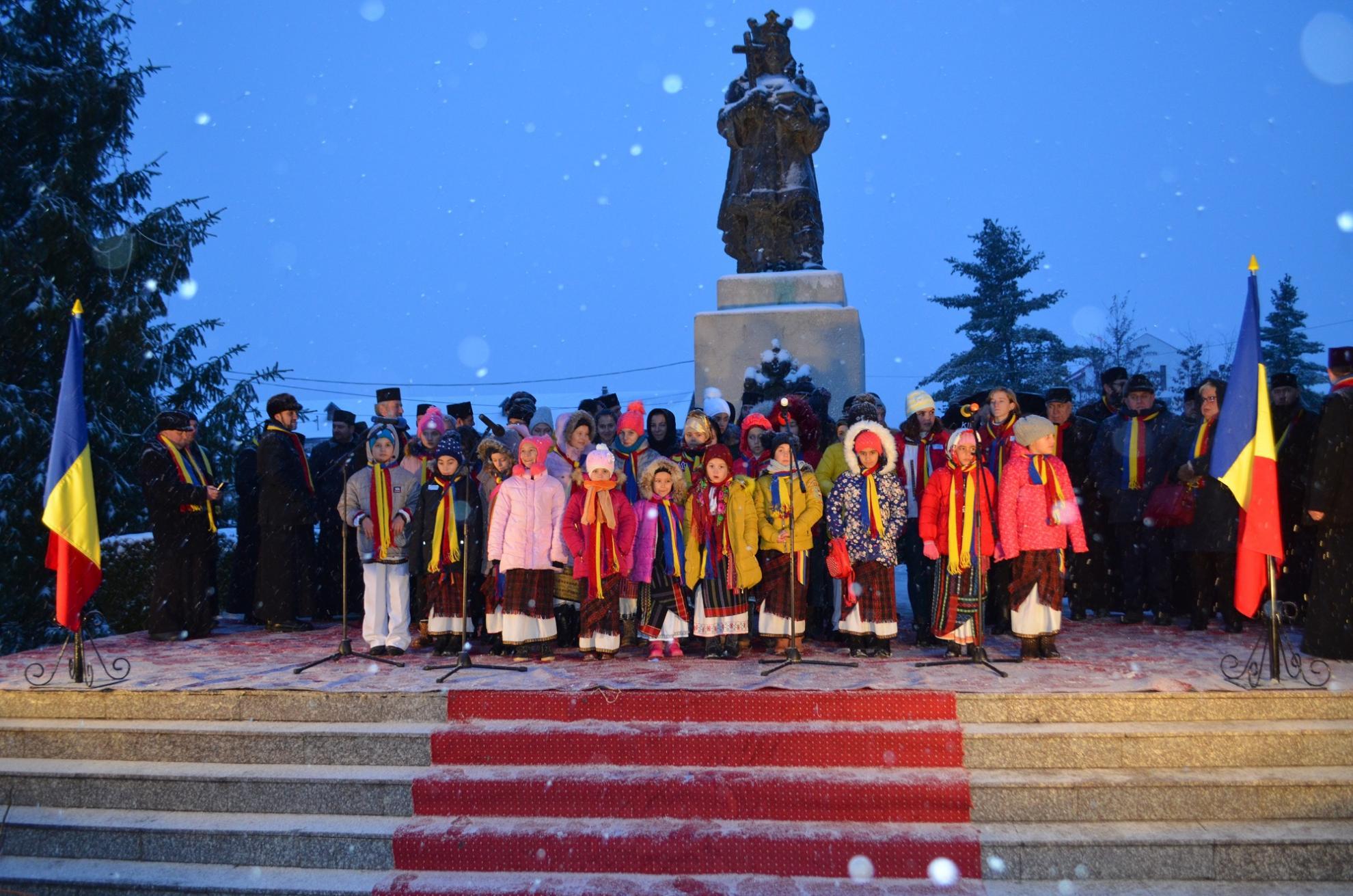 Peste 1400 de copii au primit daruri din partea Episcopiei Hușilor