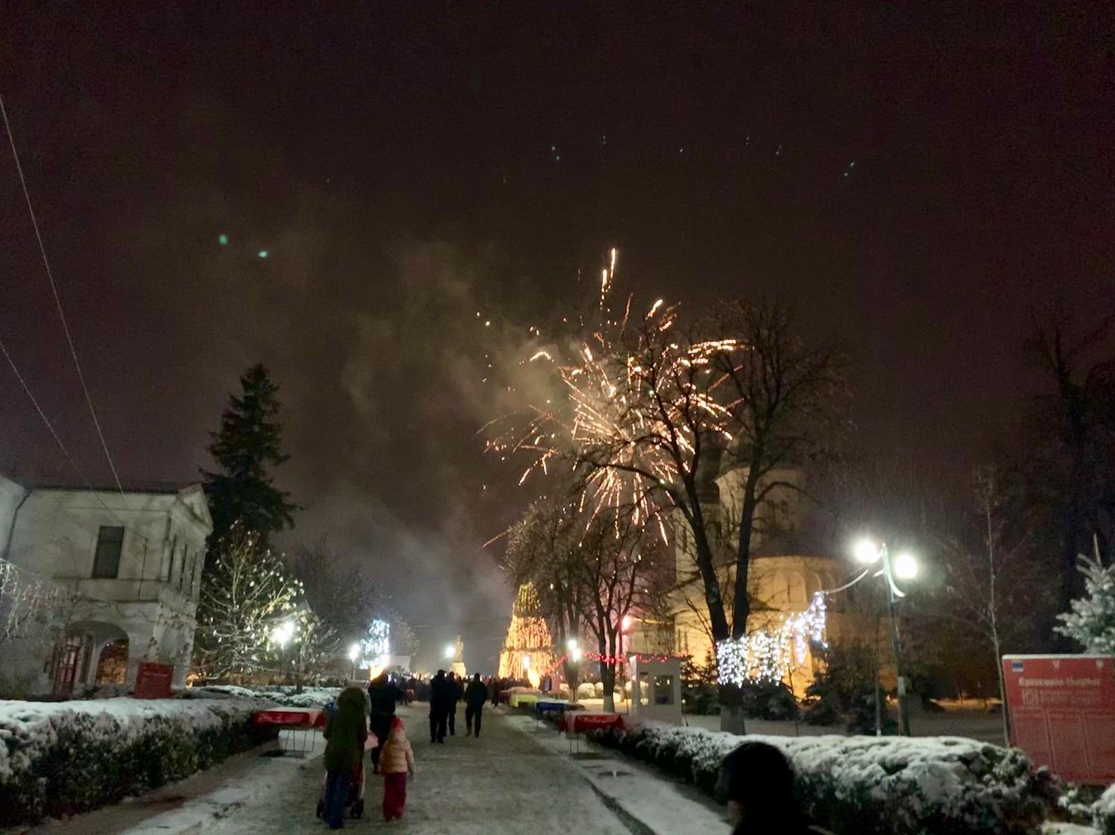 Peste 1400 de copii au primit daruri din partea Episcopiei Hușilor