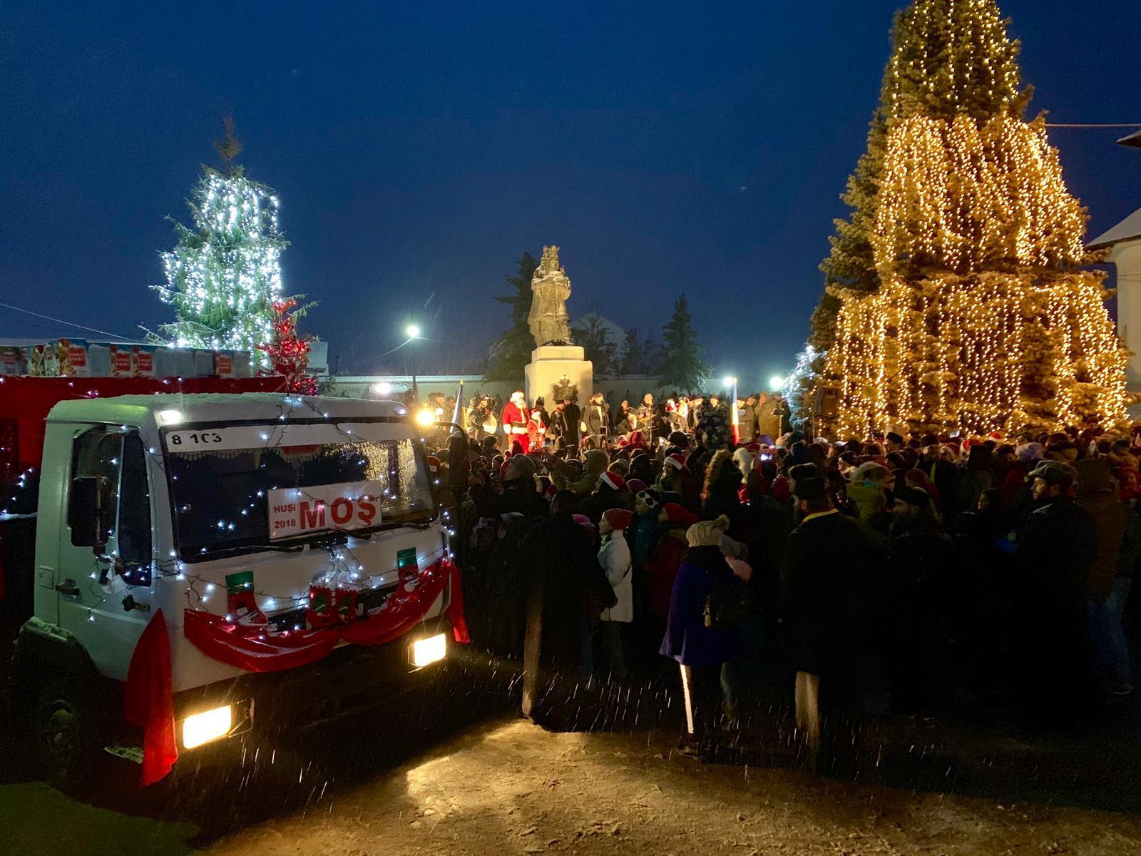 Peste 1400 de copii au primit daruri din partea Episcopiei Hușilor
