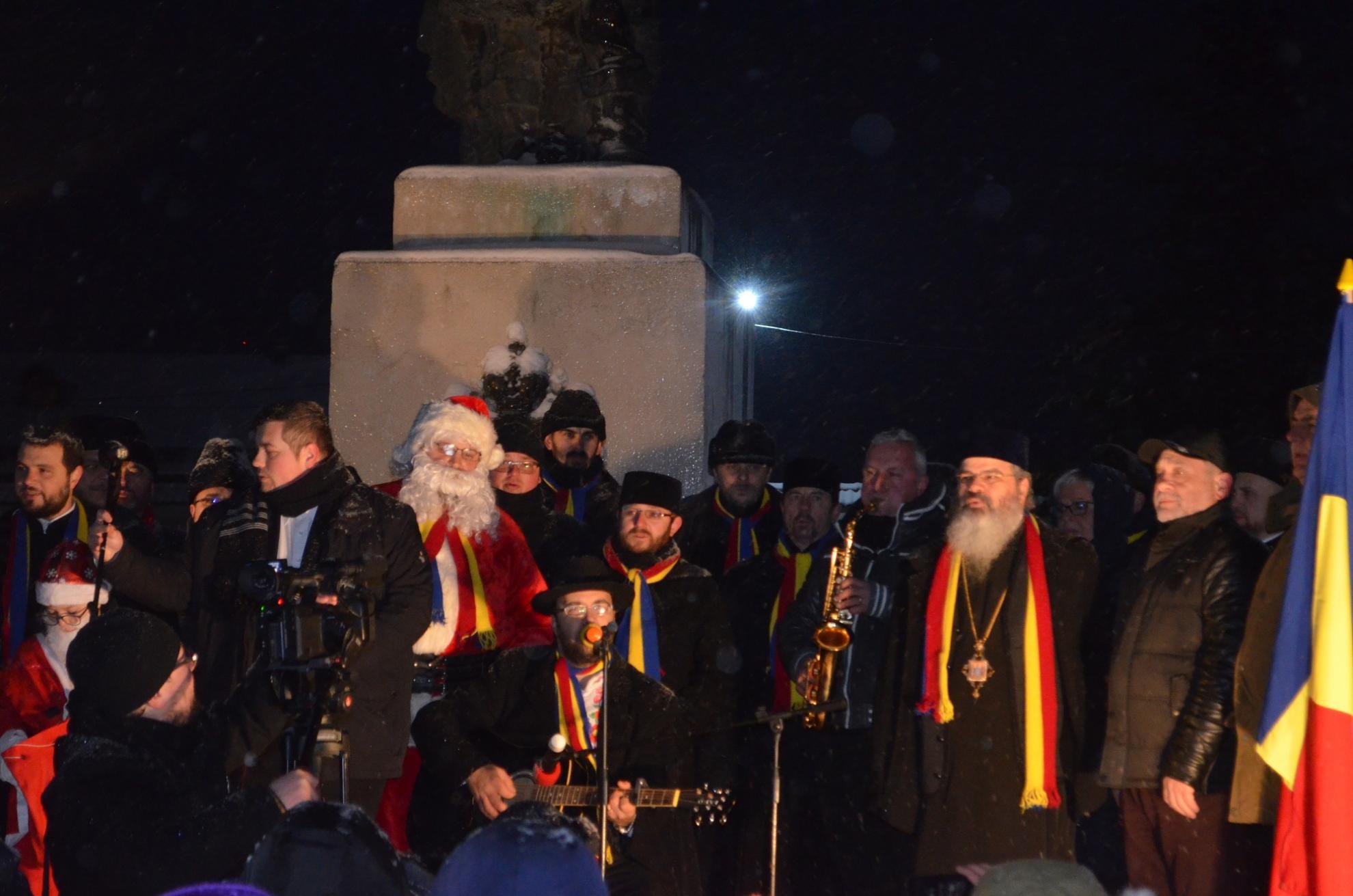 Peste 1400 de copii au primit daruri din partea Episcopiei Hușilor