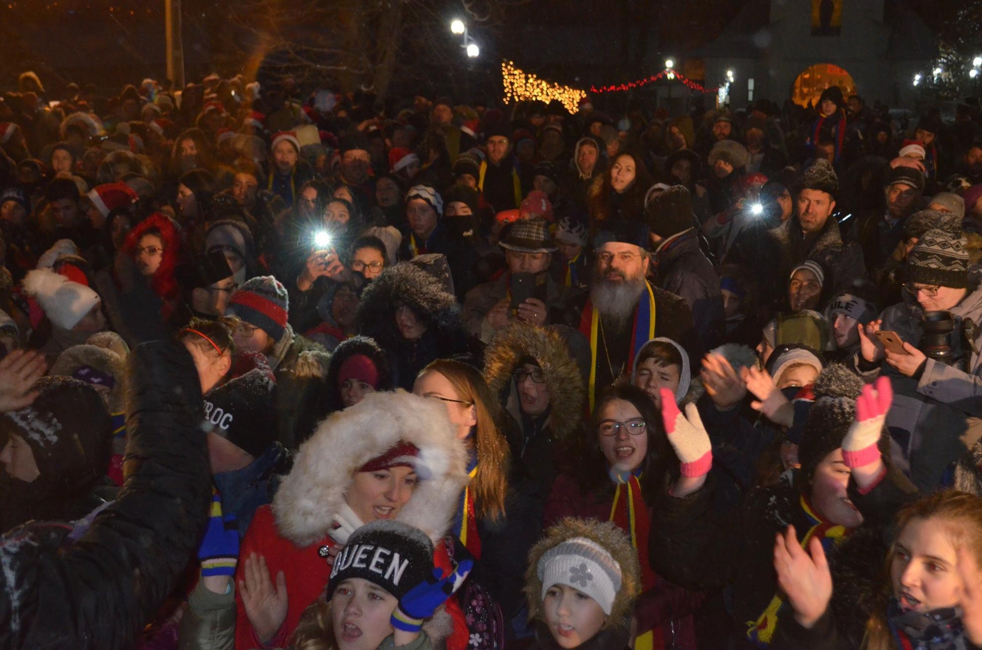 Peste 1400 de copii au primit daruri din partea Episcopiei Hușilor