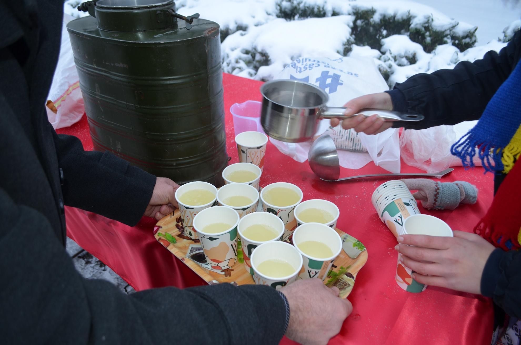 Peste 1400 de copii au primit daruri din partea Episcopiei Hușilor