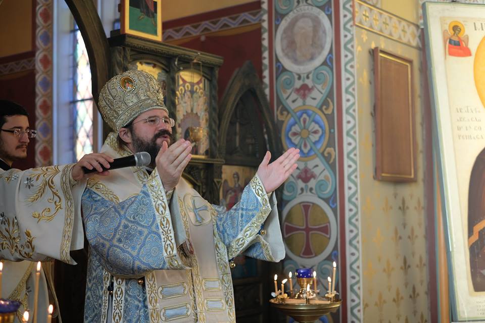 PS Macarie: „Toată jalea și tot chinul acestor vremuri sunt biruite de smerita naștere, în ieslea dobitoacelor, a Pruncului Iisus”