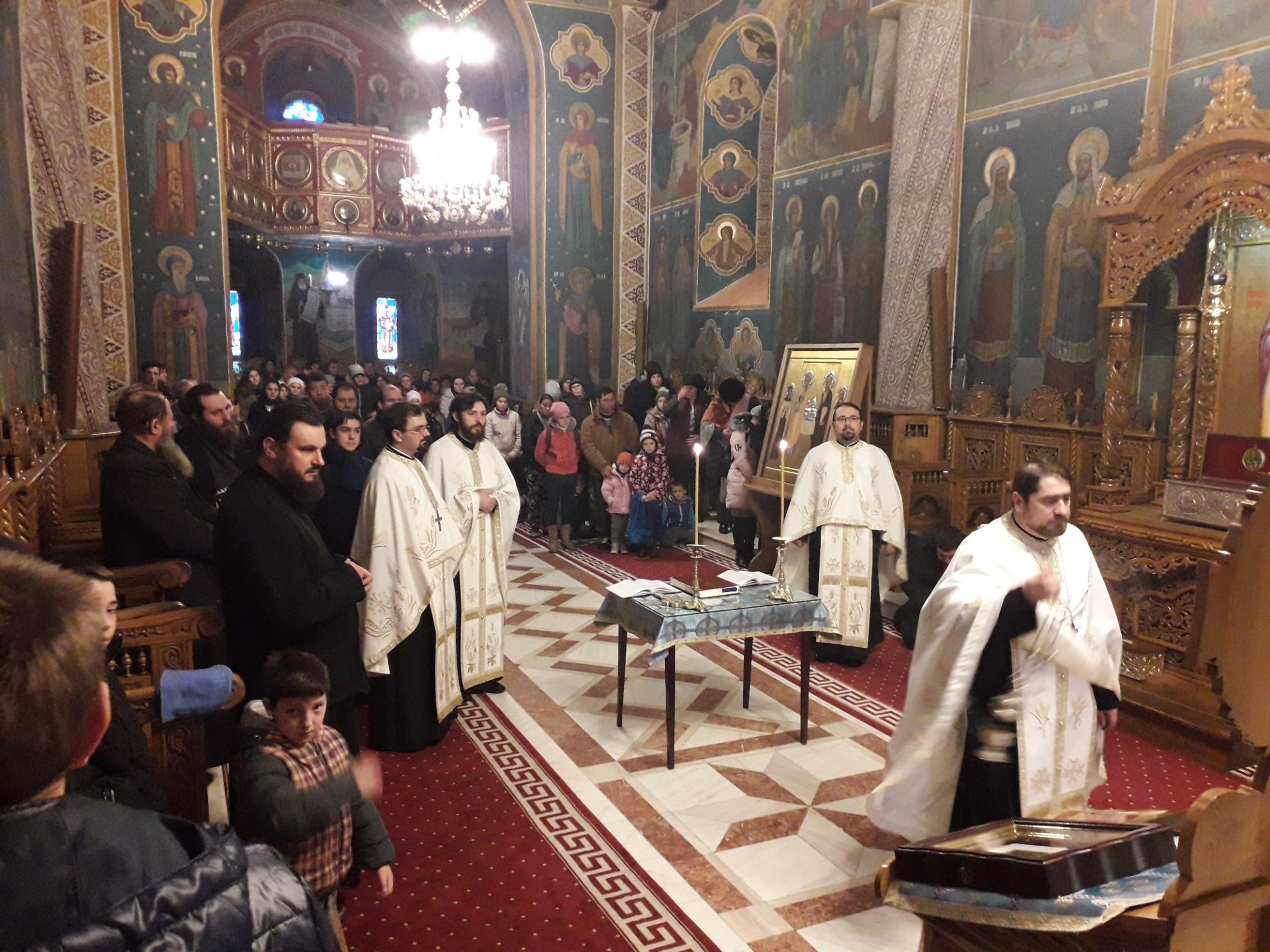 Daruri de Sfântul Nicolae pentru 100 de copii, prin „Brațele Părintești”