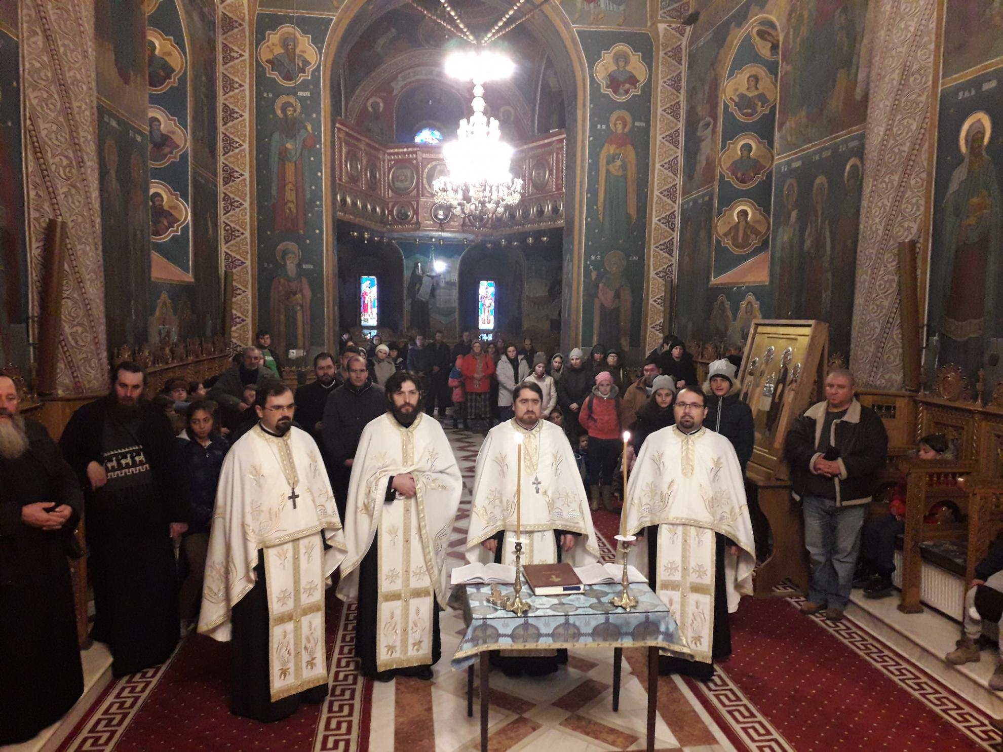 Daruri de Sfântul Nicolae pentru 100 de copii, prin „Brațele Părintești”