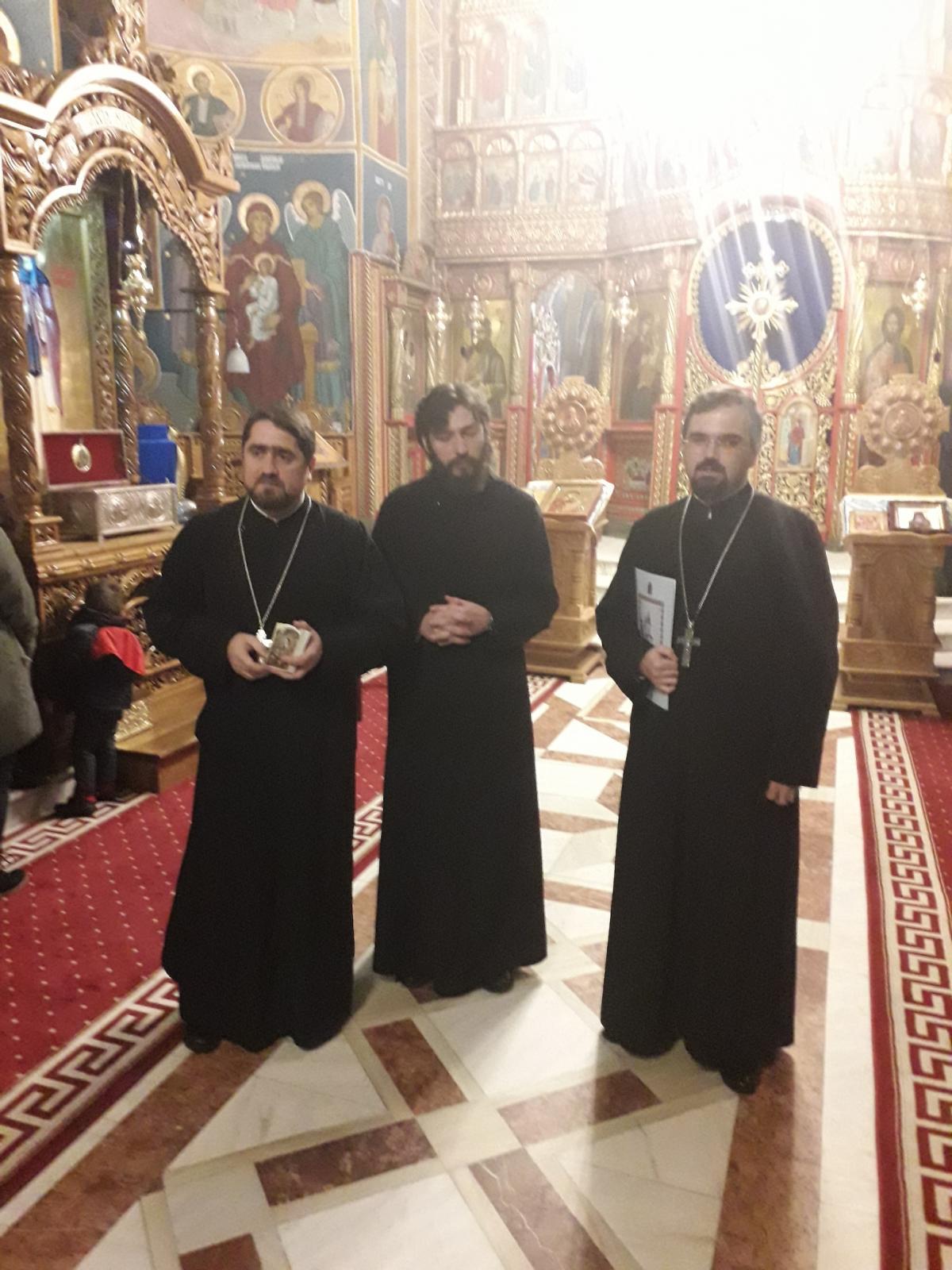 Daruri de Sfântul Nicolae pentru 100 de copii, prin „Brațele Părintești”