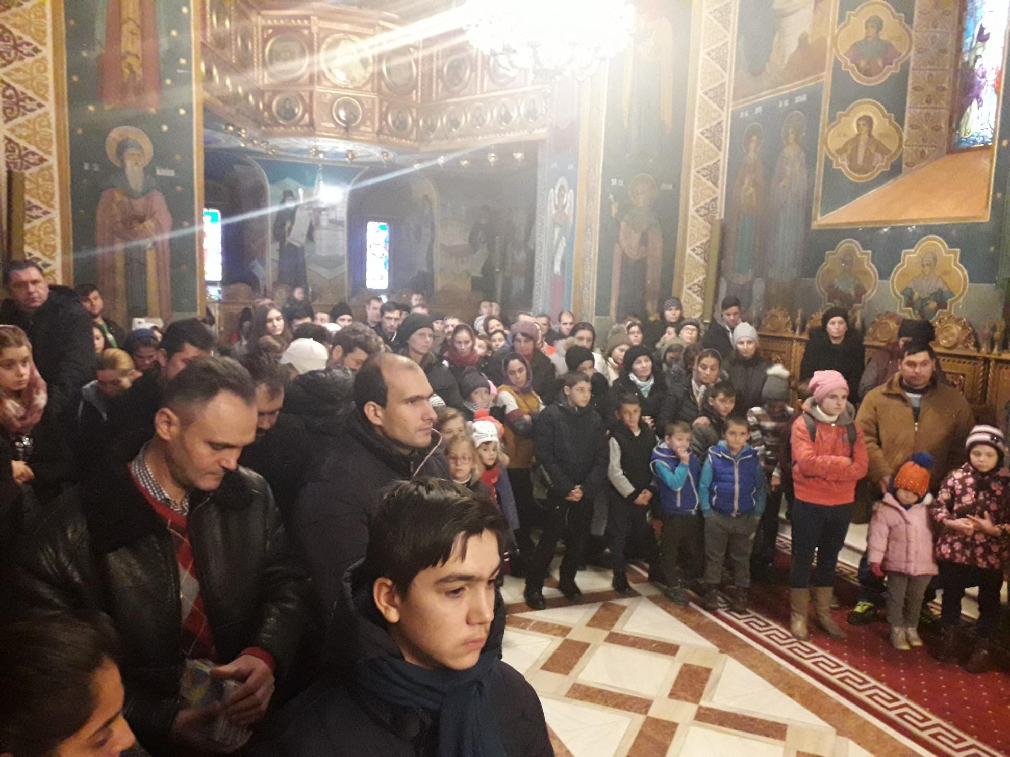 Daruri de Sfântul Nicolae pentru 100 de copii, prin „Brațele Părintești”