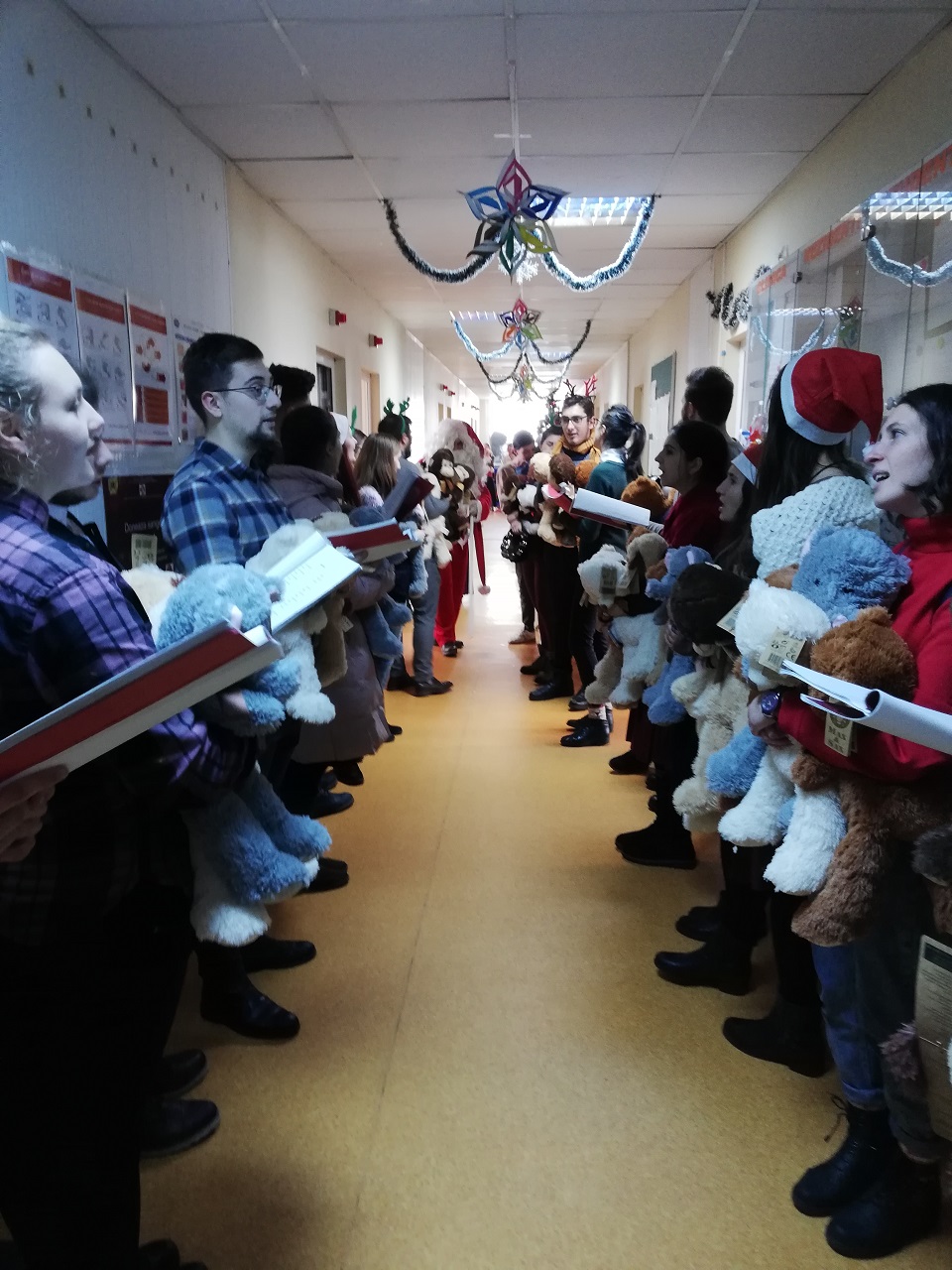 Campania caritabilă „Moș Crăciun la copiii din spitale” a ASCOR Iași Campania caritabilă „Moș Crăciun la copiii din spitale” a ASCOR Iași