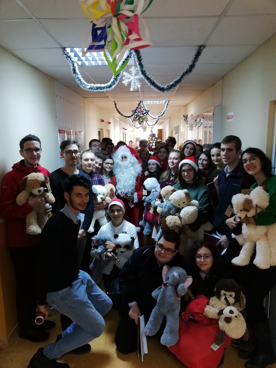 Campania caritabilă „Moș Crăciun la copiii din spitale” a ASCOR Iași Campania caritabilă „Moș Crăciun la copiii din spitale” a ASCOR Iași