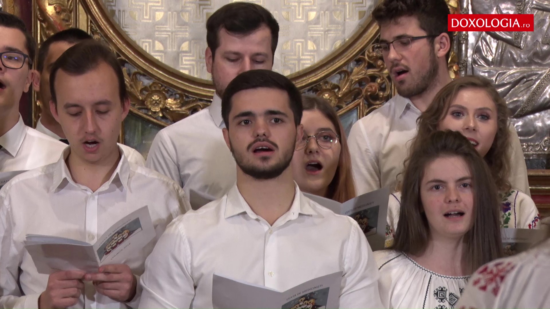 (Video) Ceata de mediciniști - Noi umblăm de-a colinda