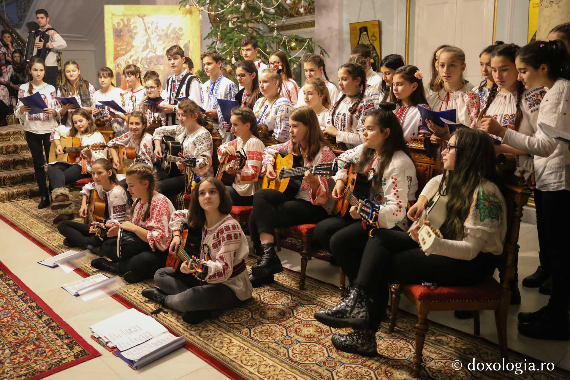 Colindători la Reședința Mitropolitană 2018 – Școala Dochia, Școala Bodești și Liceul de Artă „Victor Brauner”