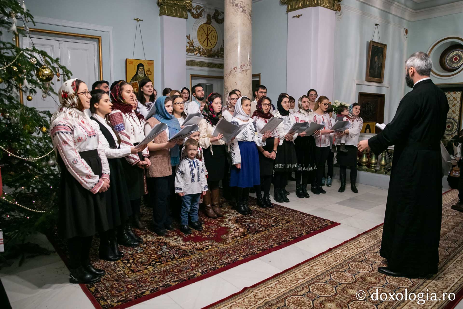 Colindători la Reședința Mitropolitană 2018 – Corul „Sfânta Parascheva” al paraclisului mitropolitan Metocul Maicilor