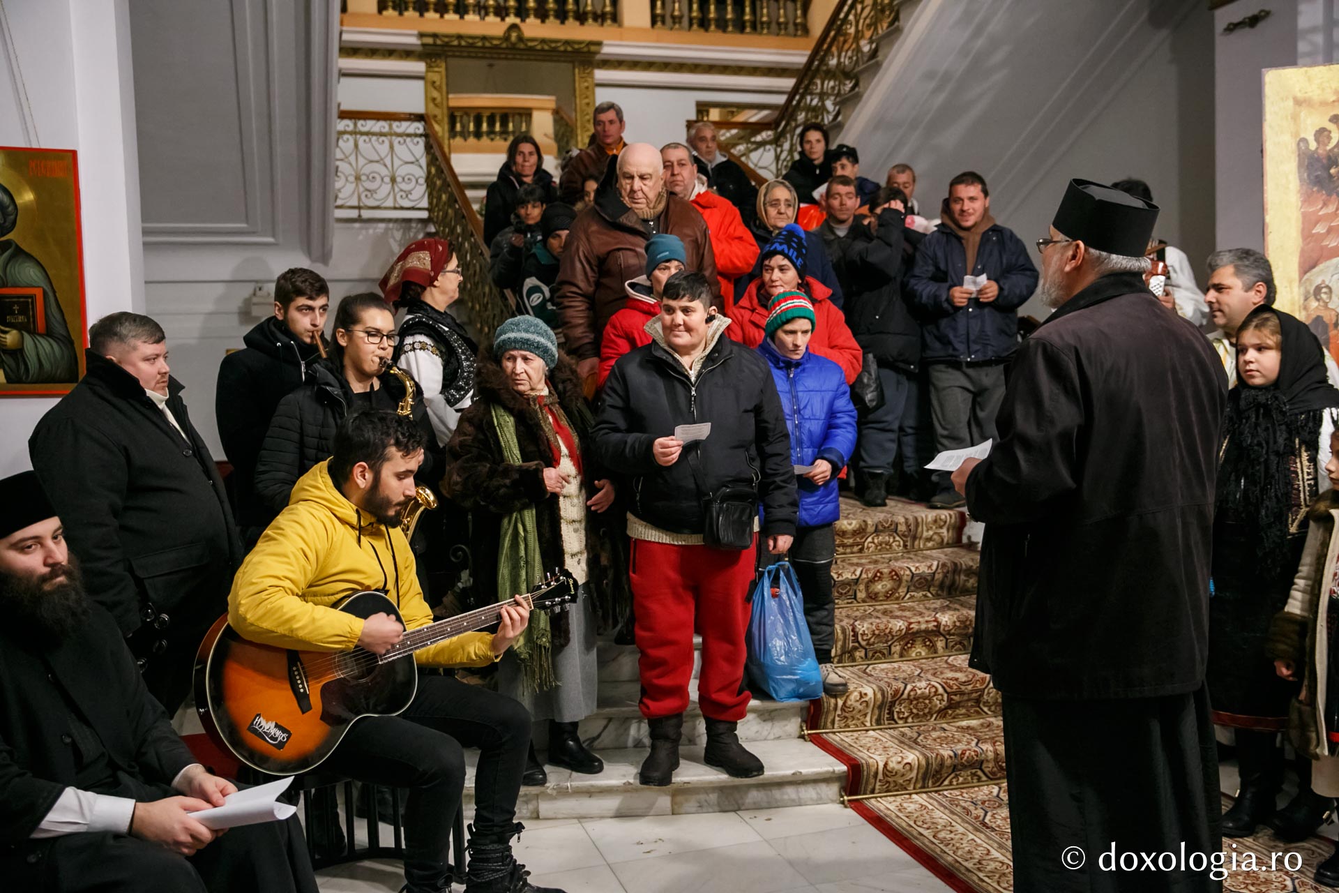 Colindători la Reședința Mitropolitană 2018 – Oamenii străzii - parohia Curelari