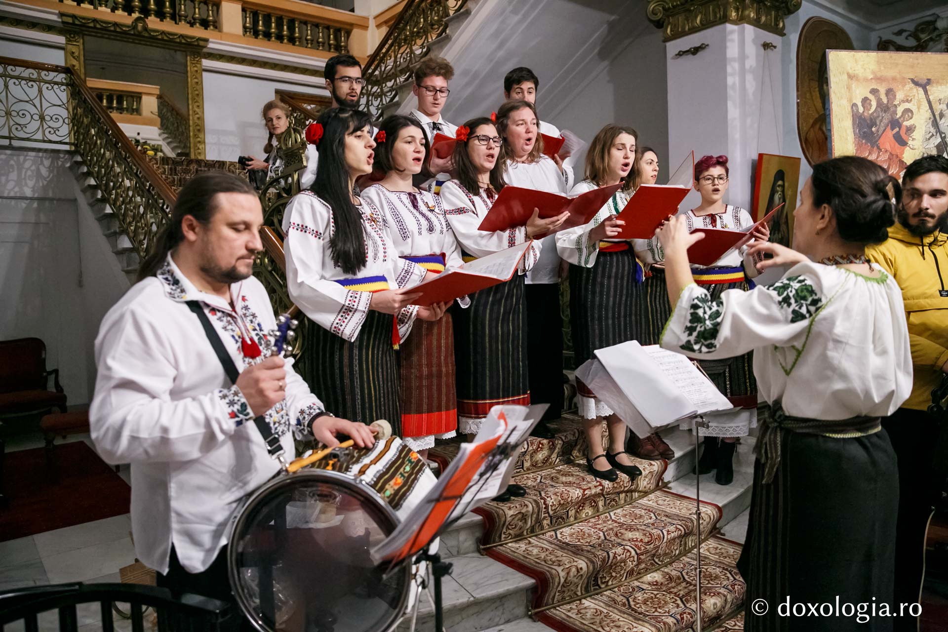 Colindători la Reședința Mitropolitană 2018 – Ansamblul vocal-instrumental „Floralia”