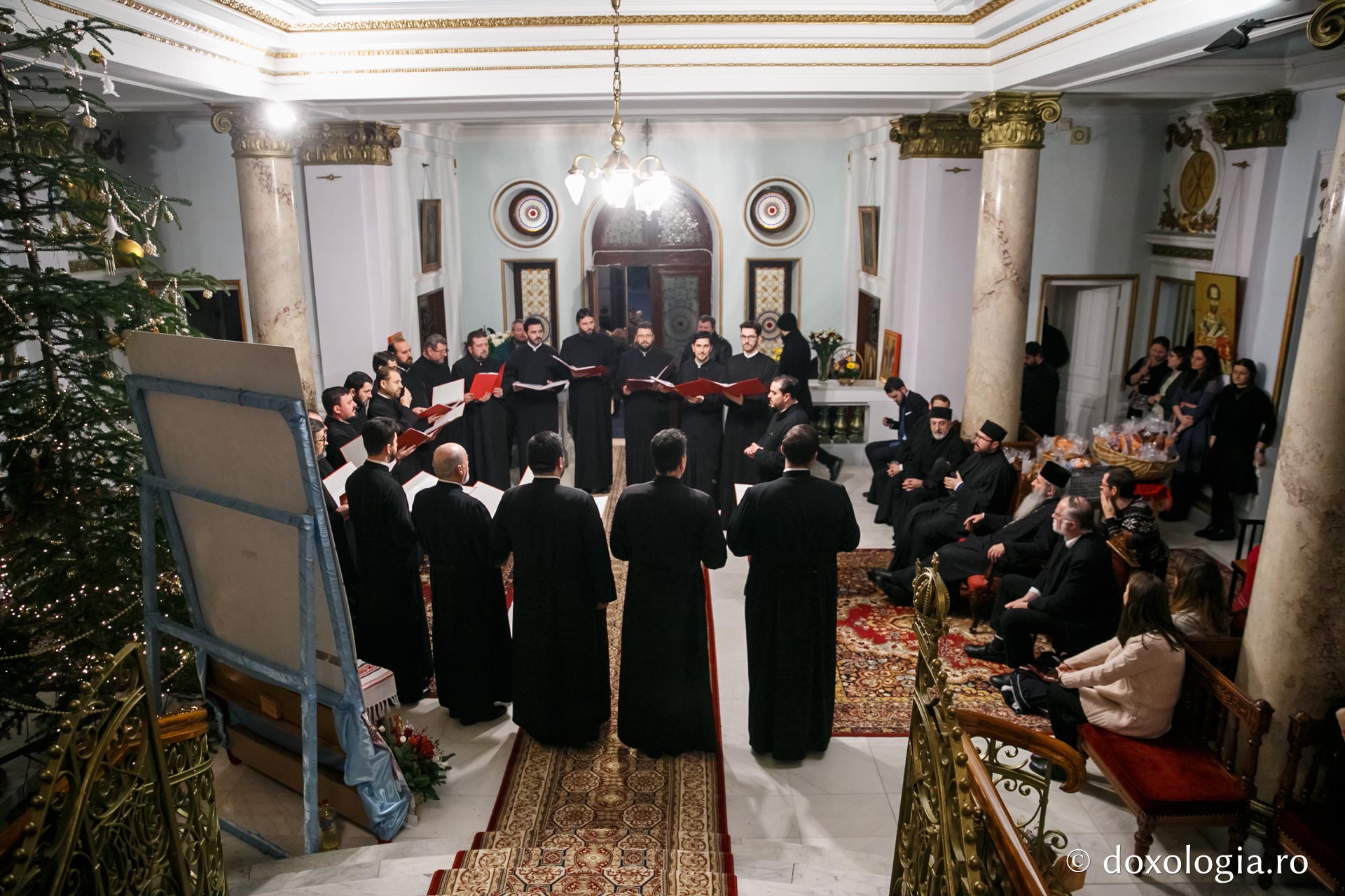 Colindători la Reședința Mitropolitană 2018 – Corala „Apostolii”