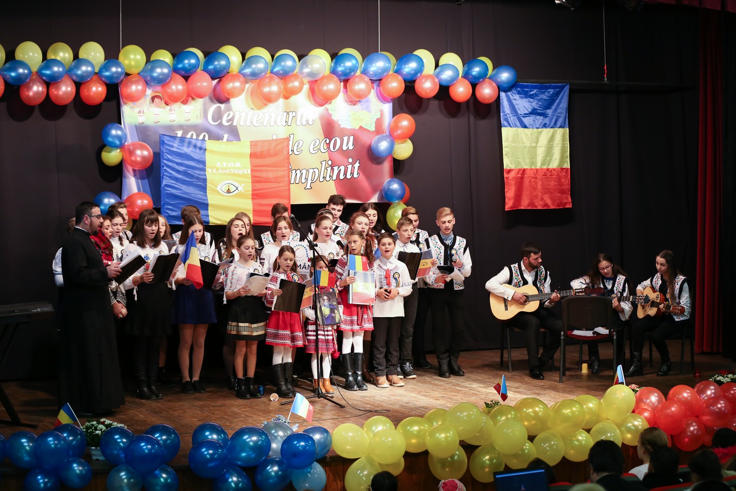 Întreită activitate de omagiere a eroilor neamului românesc și a făuritorilor Marii Uniri în Protopopiatul Săveni