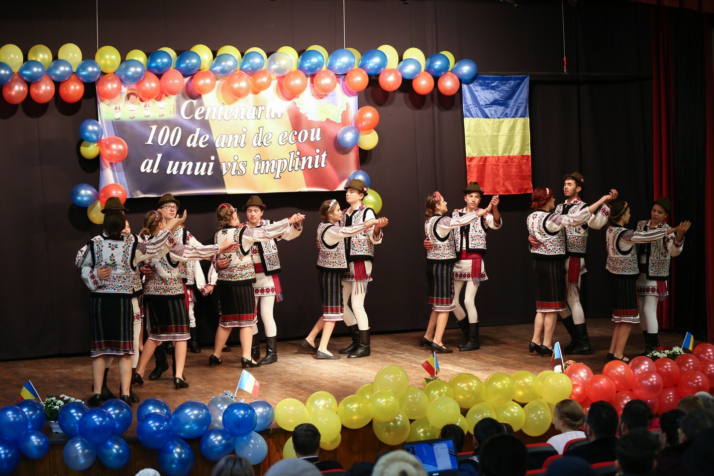 Întreită activitate de omagiere a eroilor neamului românesc și a făuritorilor Marii Uniri în Protopopiatul Săveni