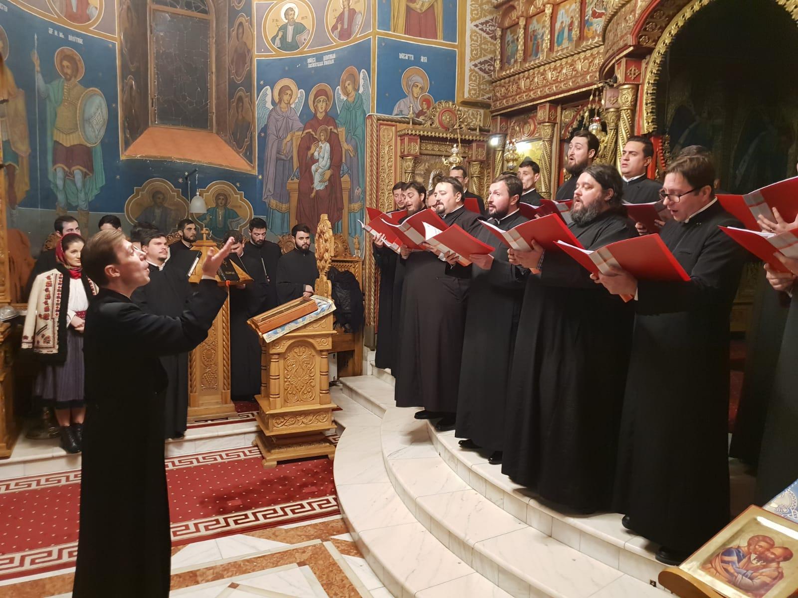 Concertul tradiţional de colinde al Episcopiei Huşilor. PS Ignatie: “Colindele - „o nuntire” a adevărurilor Crăciunului cu neamul nostru!”