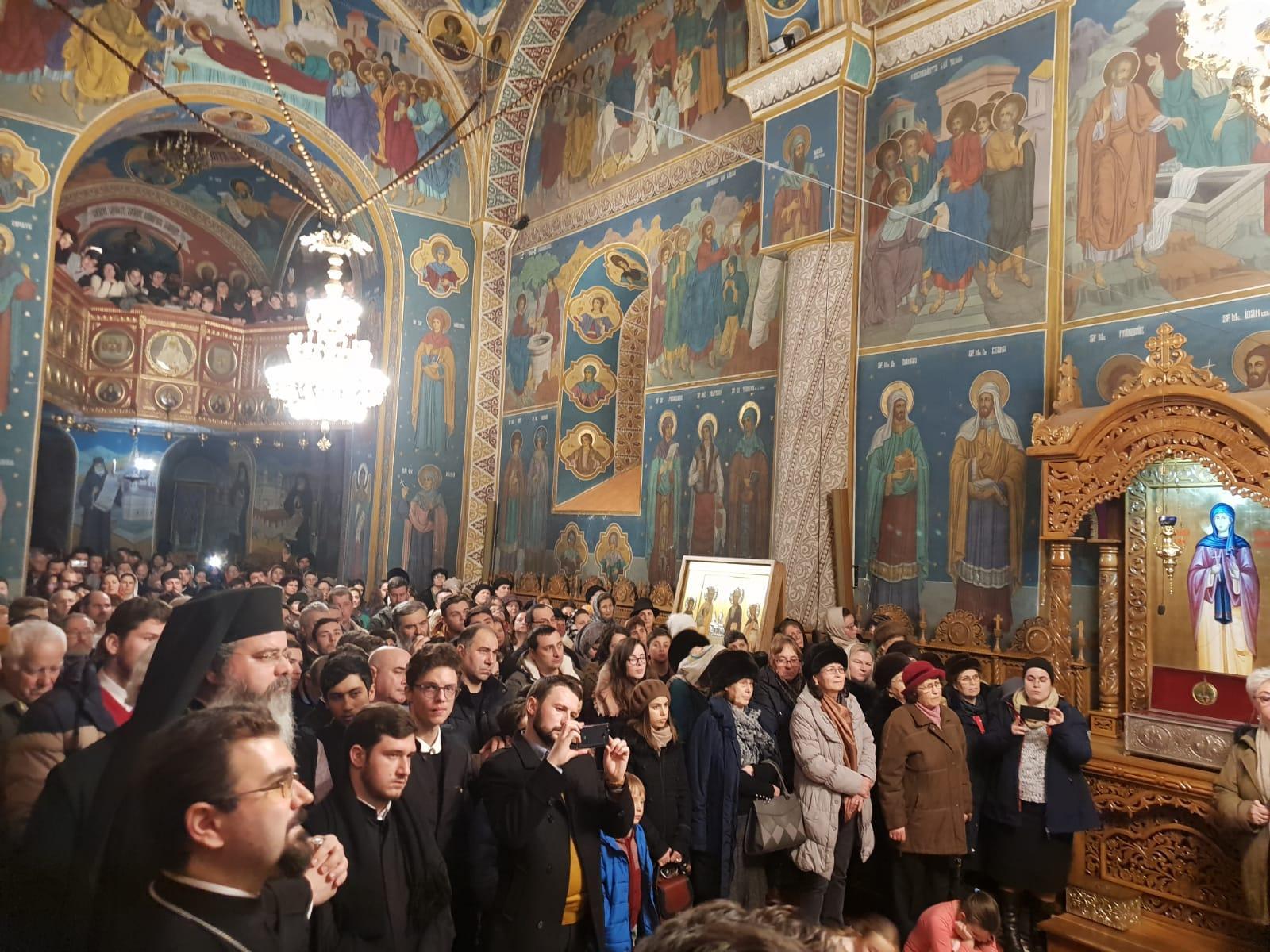 Concertul tradiţional de colinde al Episcopiei Huşilor. PS Ignatie: “Colindele - „o nuntire” a adevărurilor Crăciunului cu neamul nostru!”