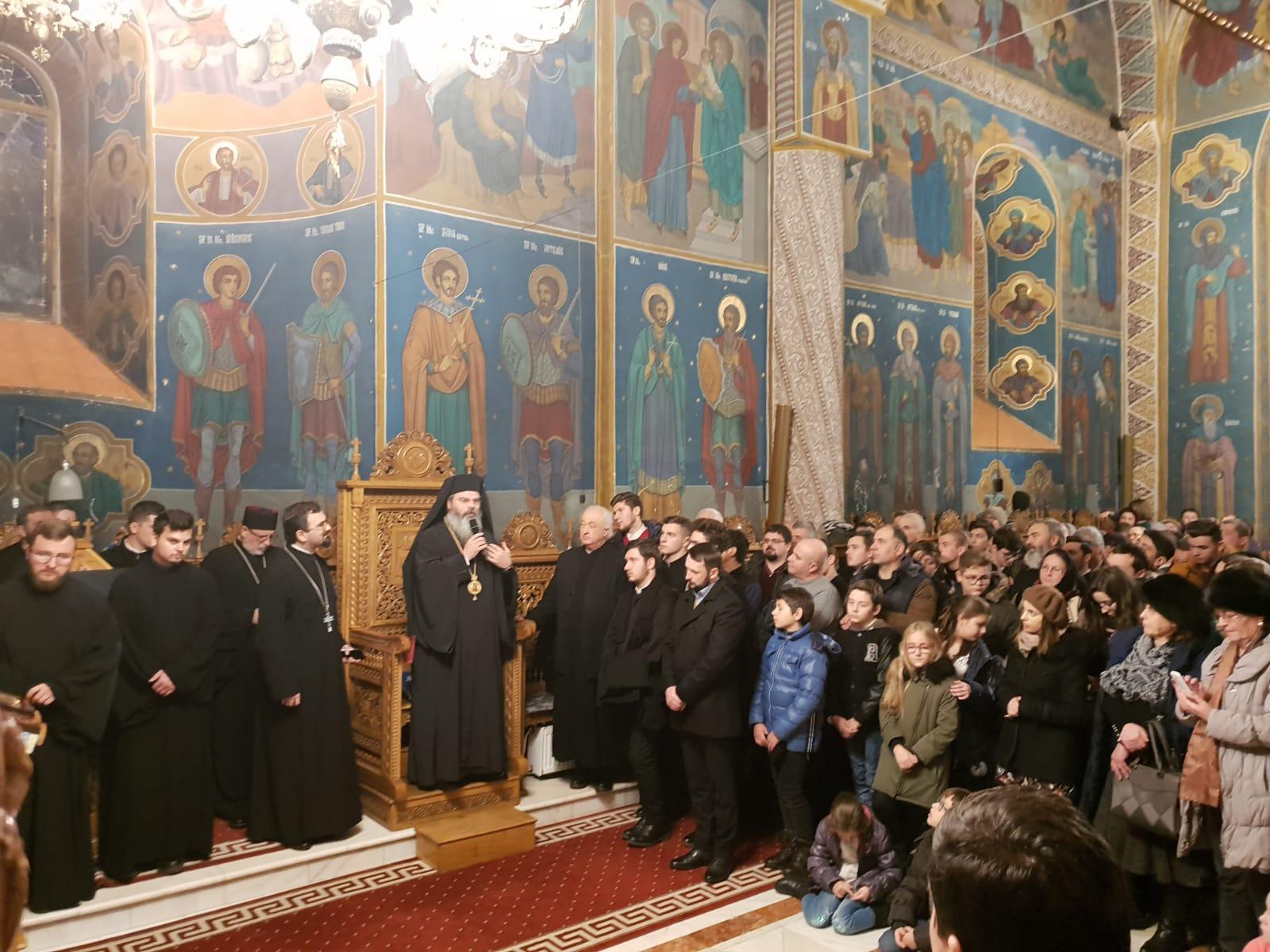 Concertul tradiţional de colinde al Episcopiei Huşilor. PS Ignatie: “Colindele - „o nuntire” a adevărurilor Crăciunului cu neamul nostru!”