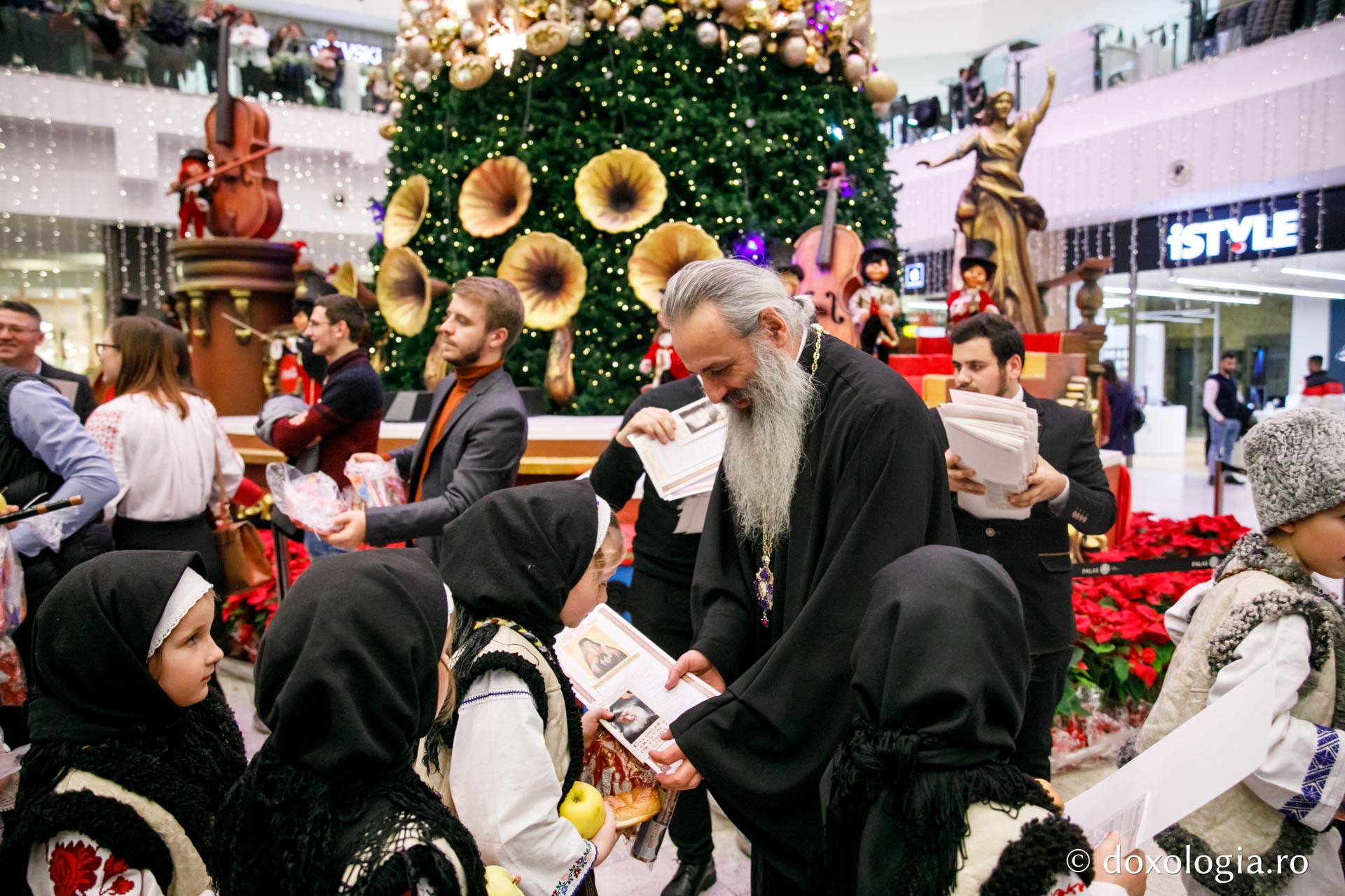 Concerte de colinde la Iași, Botoșani și Piatra Neamț, în prezența Înaltpreasfințitului Părinte Teofan