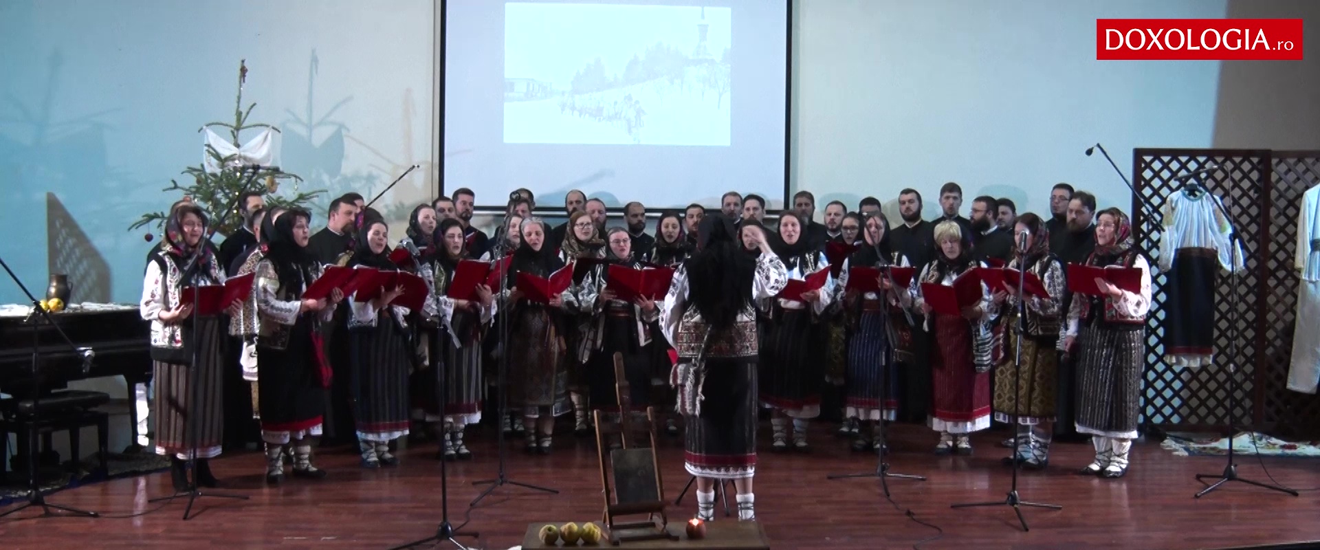 (Video) Corul „Camena” -  „Colindul copiilor în război”