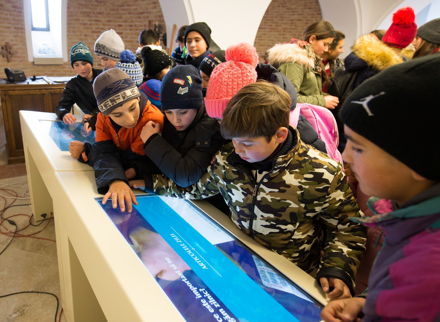 Copiii din Runcu au primit daruri de Sfântul Nicolae în cadrul Proiectului „Cutia cu papucei pentru Ei”: „A fost o zi pe care nu o vom uita niciodată”