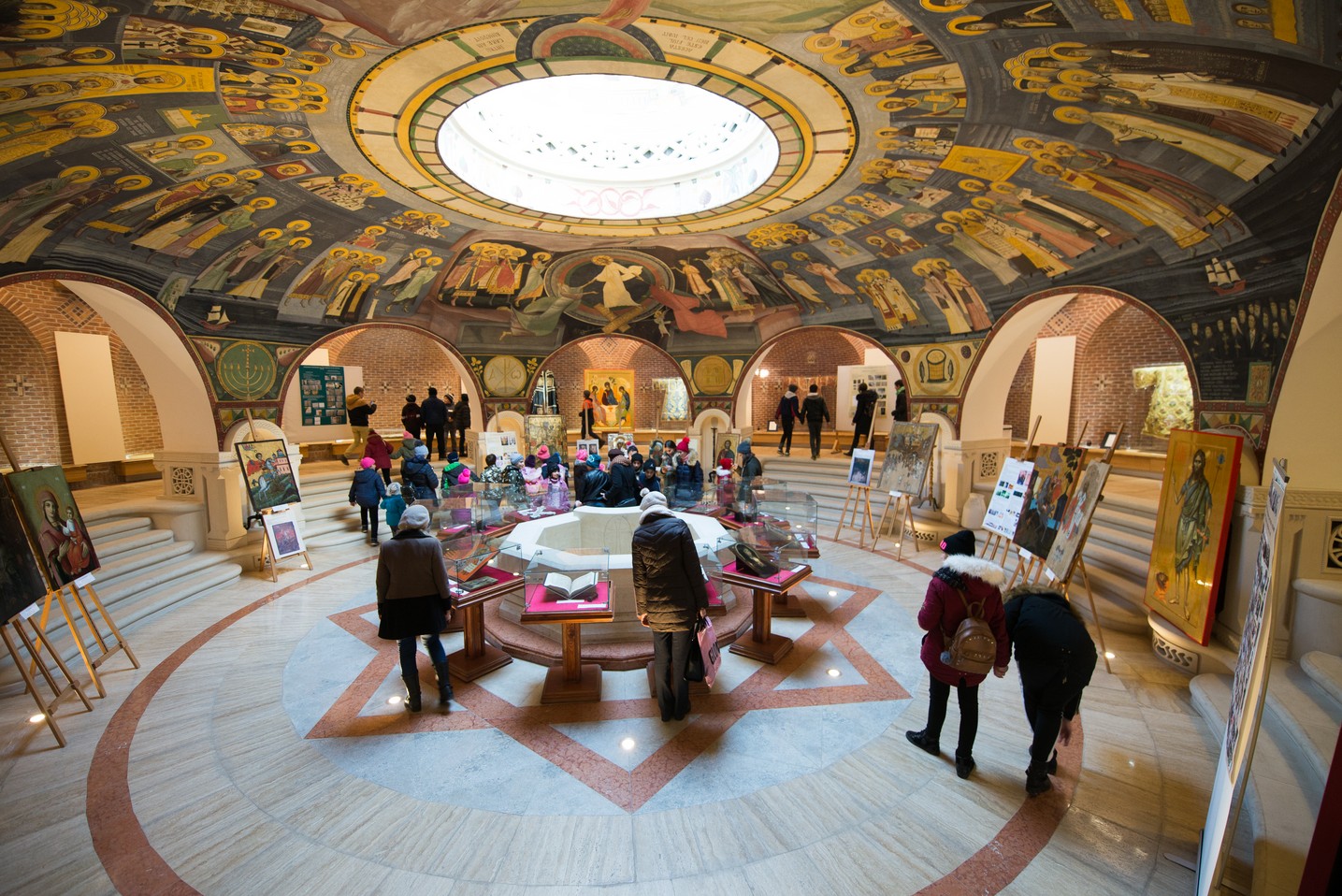 Copiii din Runcu au primit daruri de Sfântul Nicolae în cadrul Proiectului „Cutia cu papucei pentru Ei”: „A fost o zi pe care nu o vom uita niciodată”