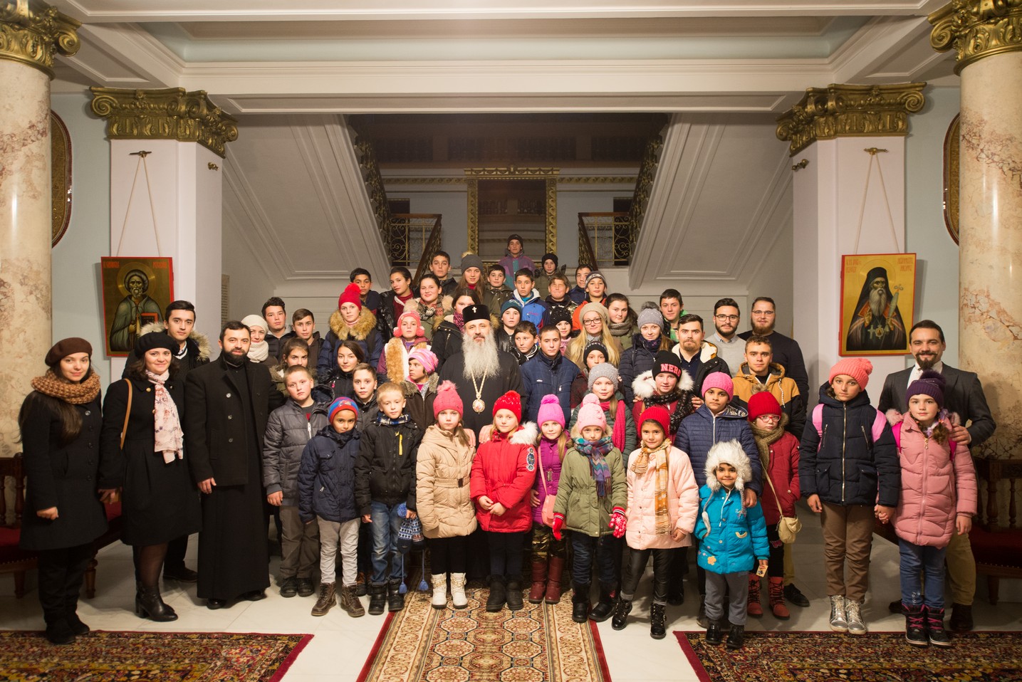 Copiii din Runcu au primit daruri de Sfântul Nicolae în cadrul Proiectului „Cutia cu papucei pentru Ei”: „A fost o zi pe care nu o vom uita niciodată”