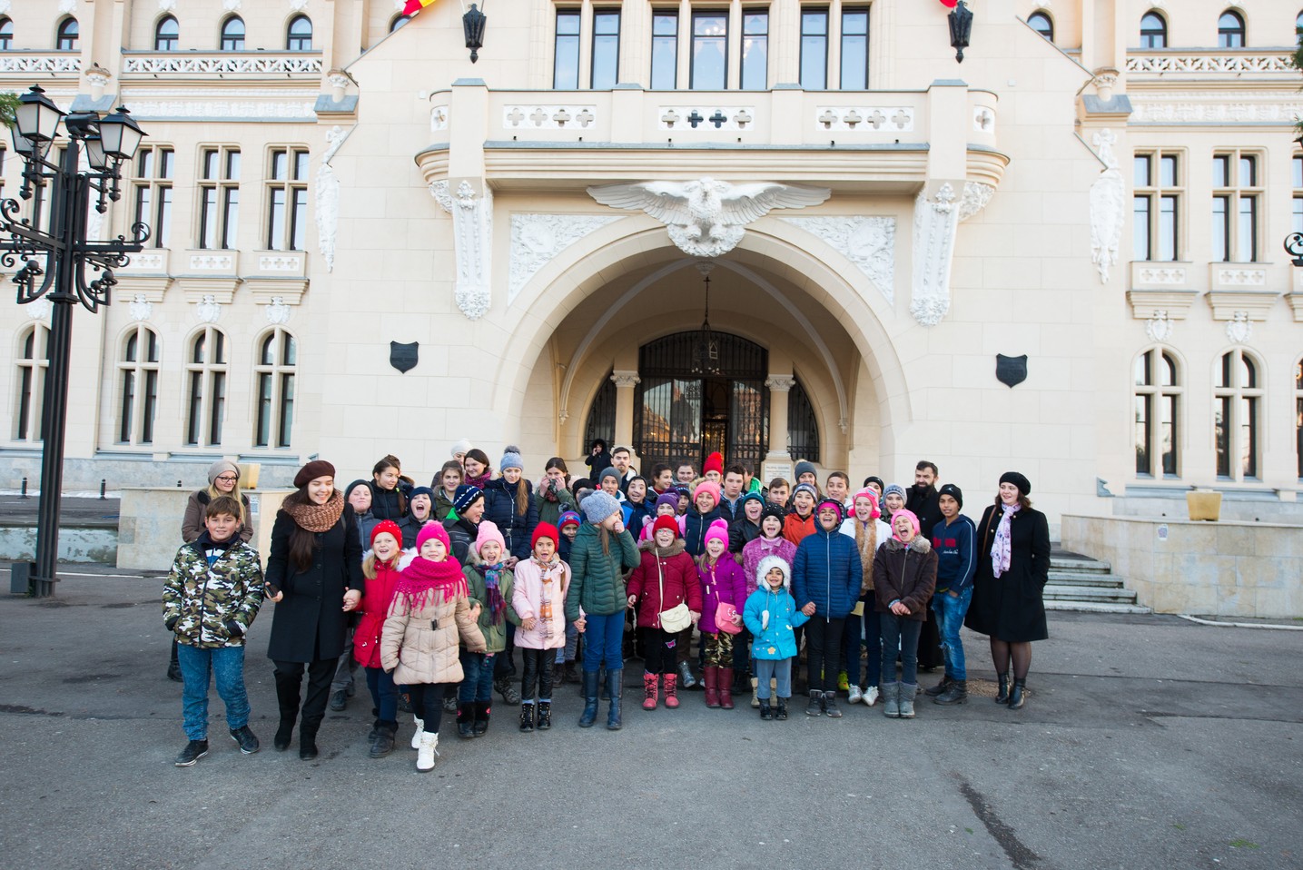 Copiii din Runcu au primit daruri de Sfântul Nicolae în cadrul Proiectului „Cutia cu papucei pentru Ei”: „A fost o zi pe care nu o vom uita niciodată”