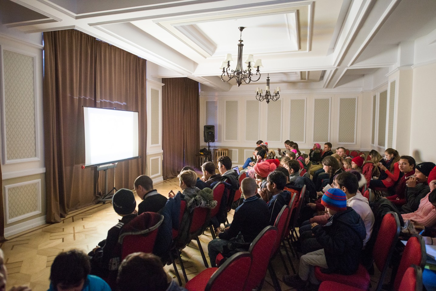 Copiii din Runcu au primit daruri de Sfântul Nicolae în cadrul Proiectului „Cutia cu papucei pentru Ei”: „A fost o zi pe care nu o vom uita niciodată”