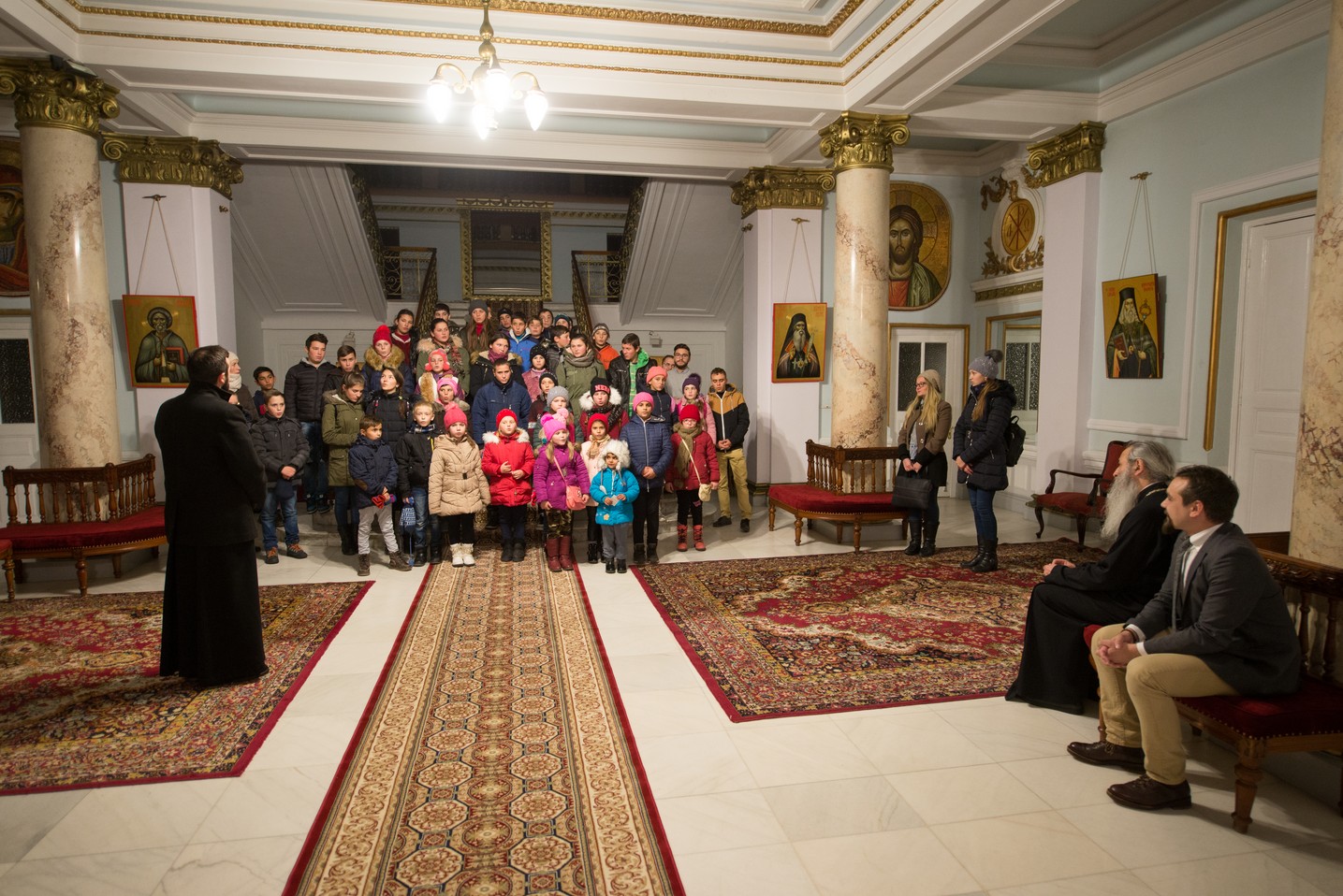 Copiii din Runcu au primit daruri de Sfântul Nicolae în cadrul Proiectului „Cutia cu papucei pentru Ei”: „A fost o zi pe care nu o vom uita niciodată”