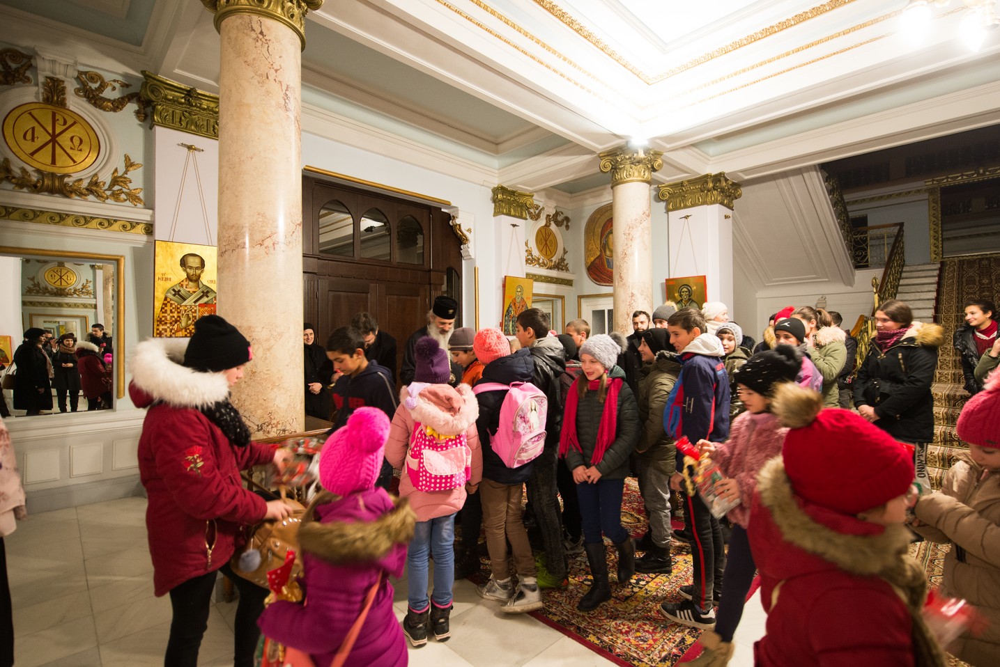 Copiii din Runcu au primit daruri de Sfântul Nicolae în cadrul Proiectului „Cutia cu papucei pentru Ei”: „A fost o zi pe care nu o vom uita niciodată”