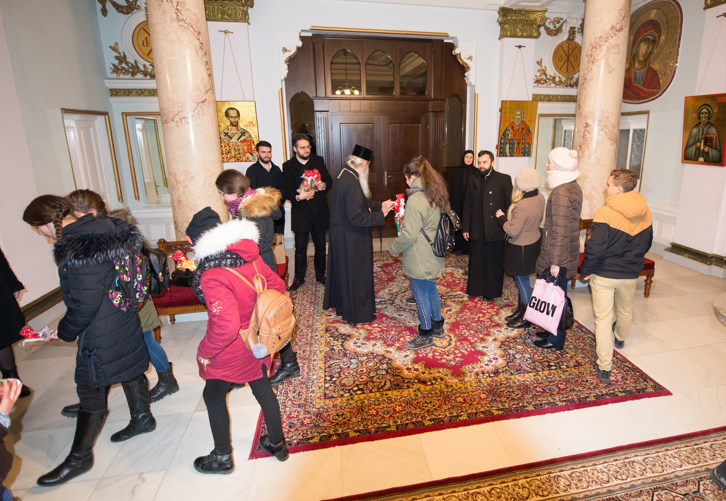 Copiii din Runcu au primit daruri de Sfântul Nicolae în cadrul Proiectului „Cutia cu papucei pentru Ei”: „A fost o zi pe care nu o vom uita niciodată”