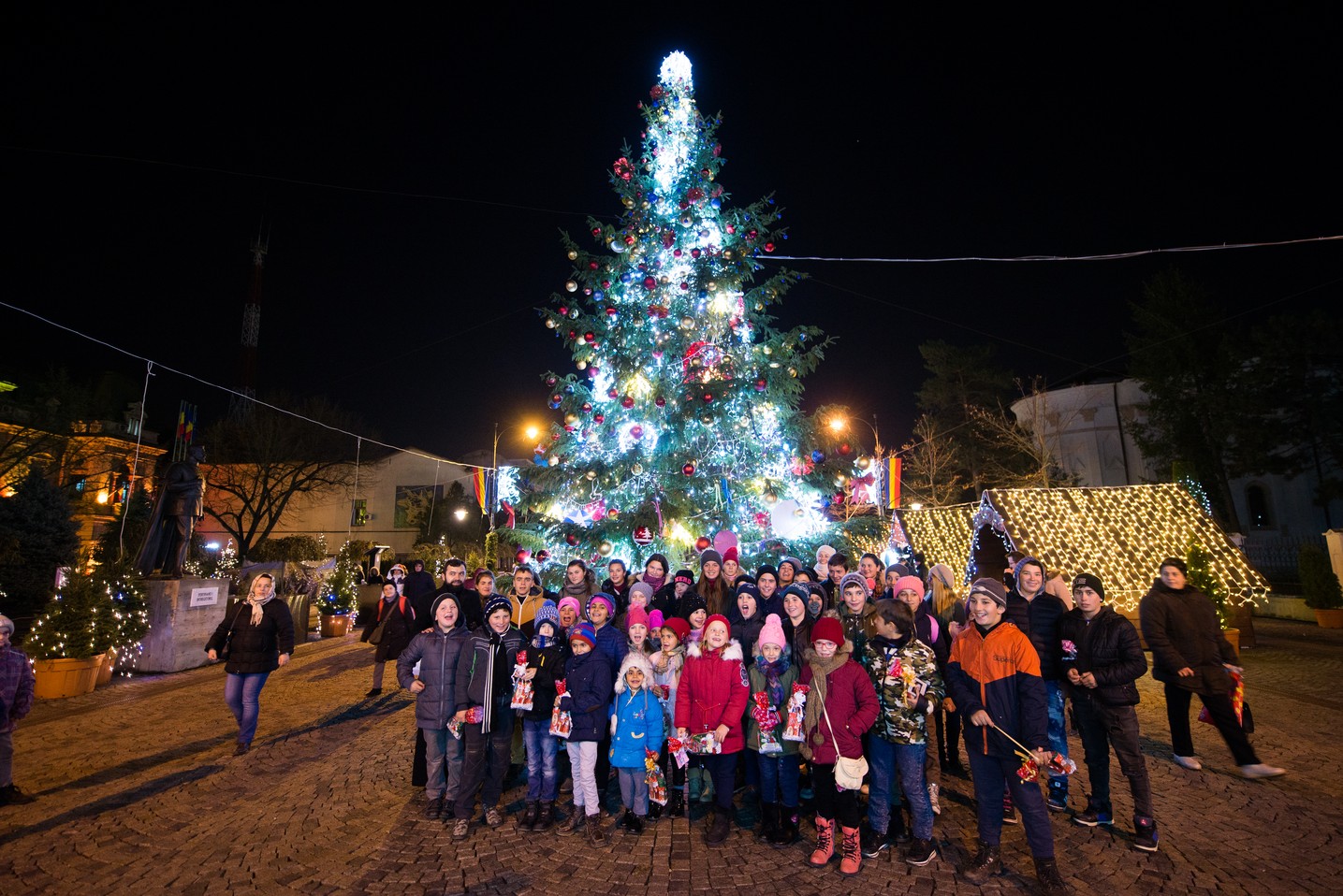 Copiii din Runcu au primit daruri de Sfântul Nicolae în cadrul Proiectului „Cutia cu papucei pentru Ei”: „A fost o zi pe care nu o vom uita niciodată”