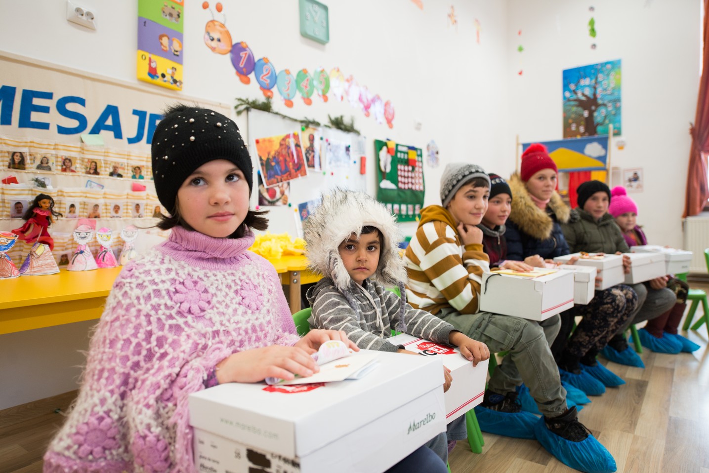 Copiii din Runcu au primit daruri de Sfântul Nicolae în cadrul Proiectului „Cutia cu papucei pentru Ei”: „A fost o zi pe care nu o vom uita niciodată”