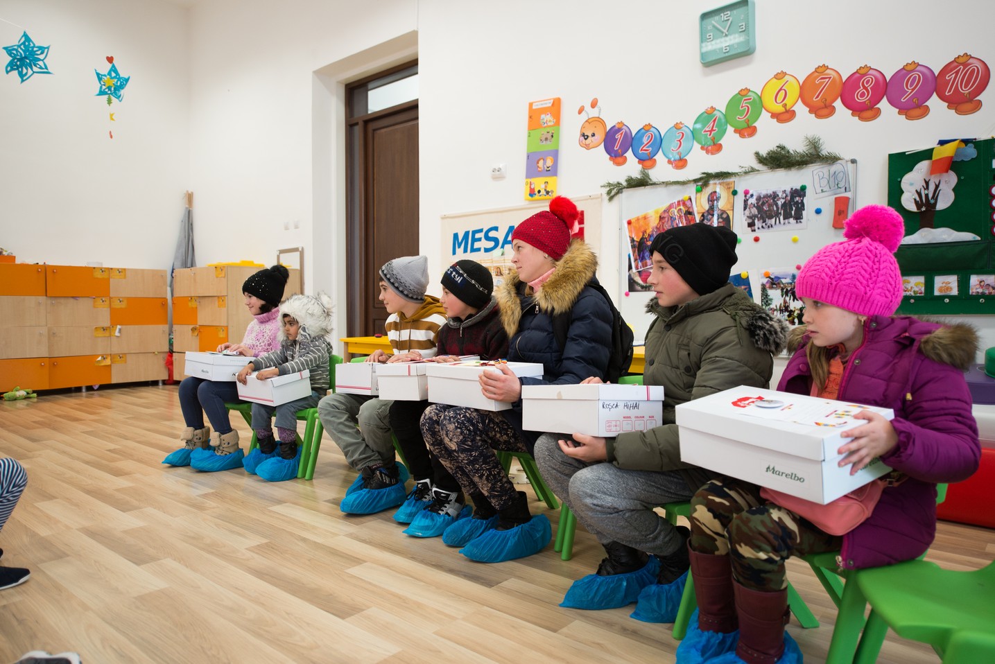 Copiii din Runcu au primit daruri de Sfântul Nicolae în cadrul Proiectului „Cutia cu papucei pentru Ei”: „A fost o zi pe care nu o vom uita niciodată”